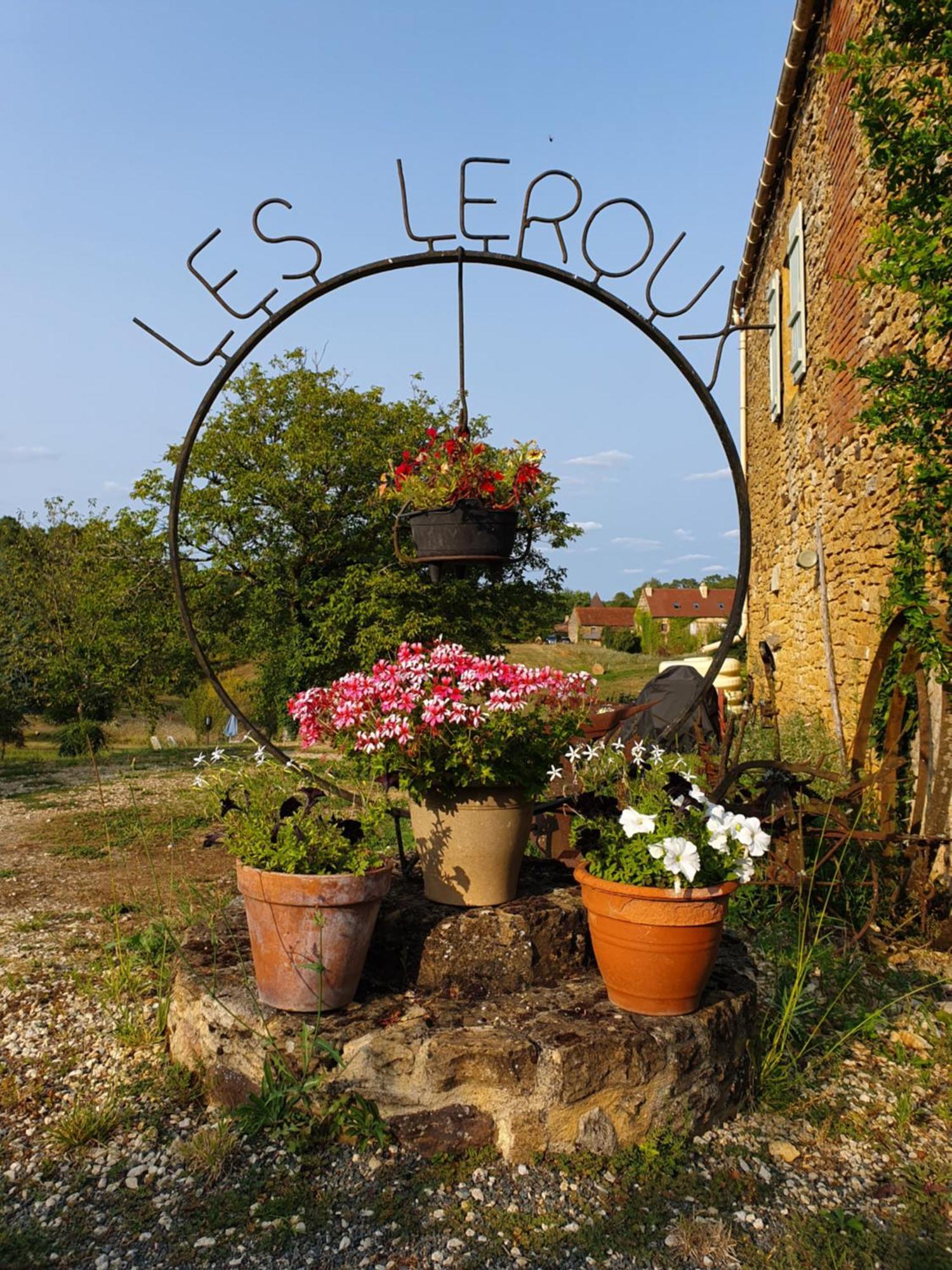 La Libellule And Le Papillon Gites At Les Leroux, Near Frayssinet-le-Gélat Exterior foto